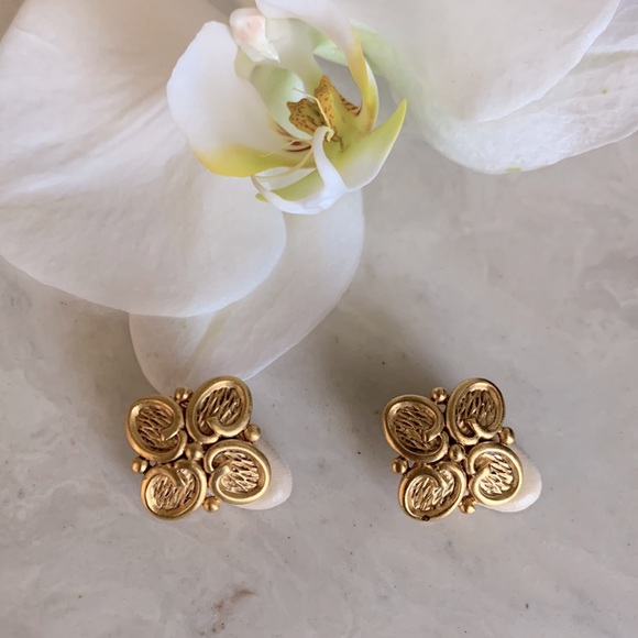 Oscar de la Renta | Clip Earrings - Picture 1 of 6